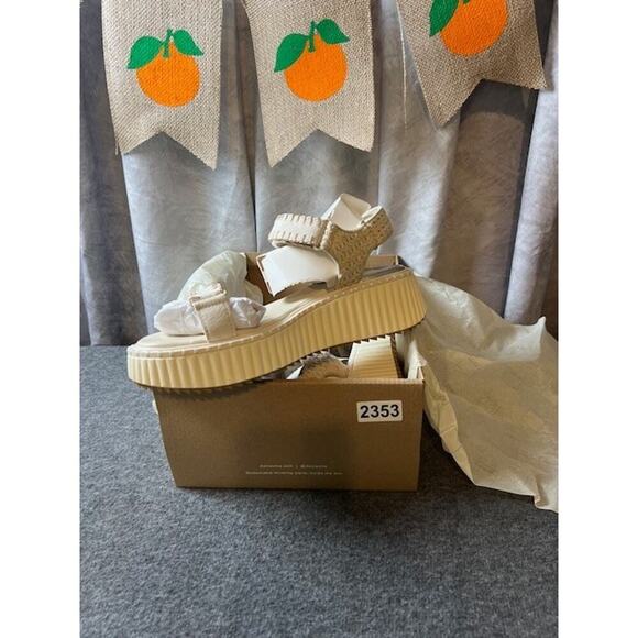 Dolce Vita Debra Ivory Suede Women’s Sandals size 9.5 Comfortable! NWB - Picture 7 of 7